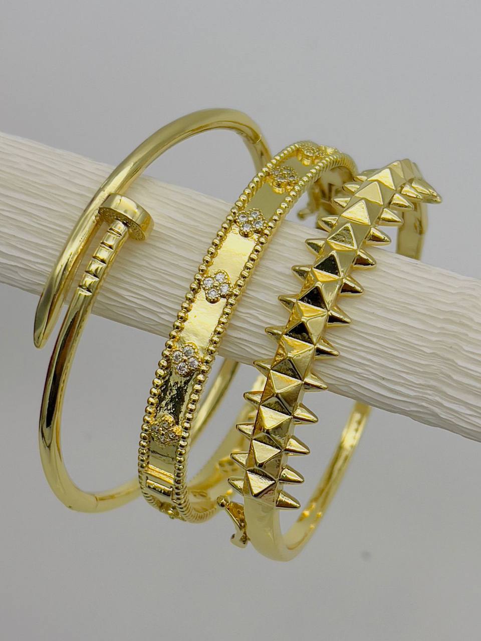 🌸 Collection Élégance Féminine – Beauté, Style & Confiance

Découvrez nos sacs à main, bijoux Lush Box, trousses de maquillage LED et soins Body Accel – l’alliance parfaite entre élégance, confiance et transformation