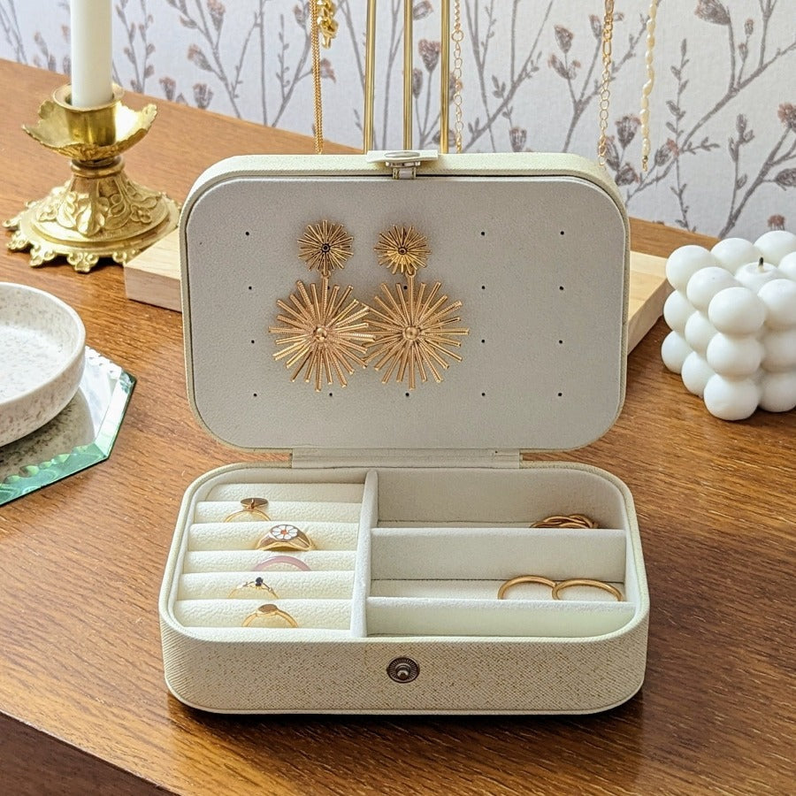 🌸 Collection Élégance Féminine – Beauté, Style & Confiance

Découvrez nos sacs à main, bijoux Lush Box, trousses de maquillage LED et soins Body Accel – l’alliance parfaite entre élégance, confiance et transformation